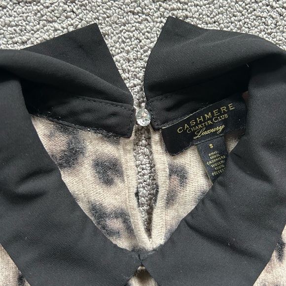 Leopard Print Sweater with Black Collar - Picture 3 of 3